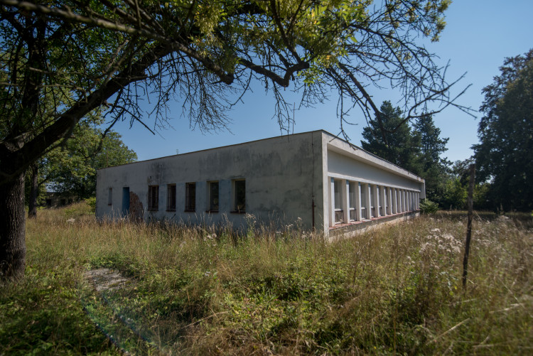 Jihočeský kraj převzal bývalé prostory kasáren na letišti v Plané