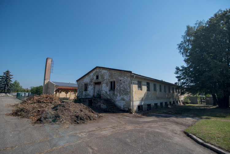 Jihočeský kraj převzal bývalé prostory kasáren na letišti v Plané