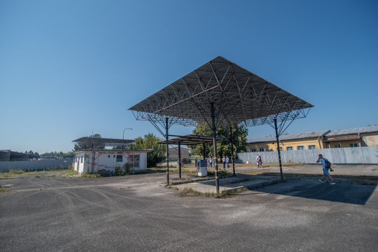 Jihočeský kraj převzal bývalé prostory kasáren na letišti v Plané