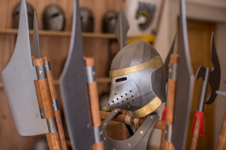 Jiří Havlis je výrobce dětského brnění a zbraní