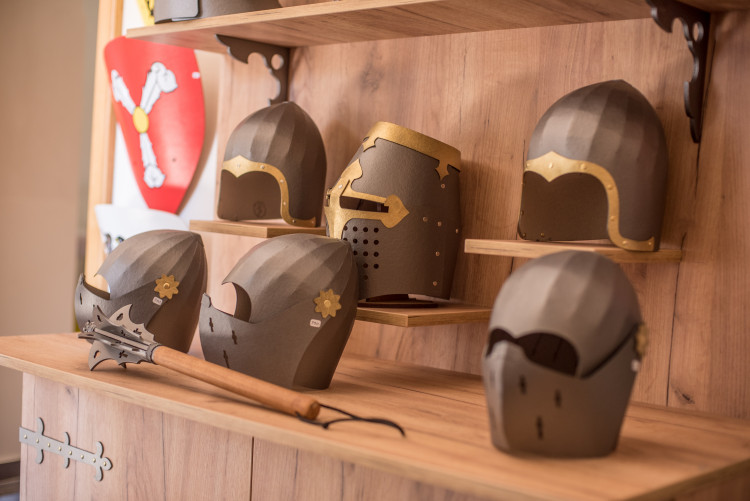 Jiří Havlis je výrobce dětského brnění a zbraní