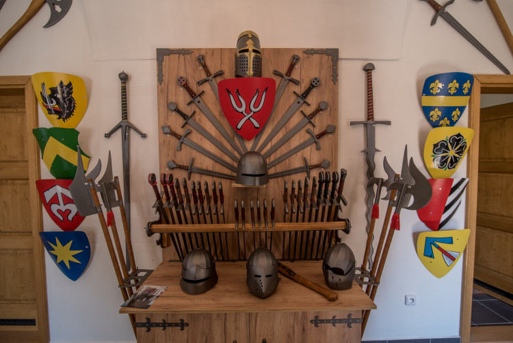 Jiří Havlis je výrobce dětského brnění a zbraní