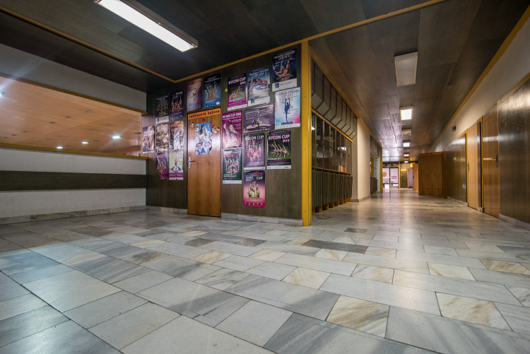 Sportovní hala bude na novou sezonu připravena. O restauraci mají znovu zájem volejbalisté