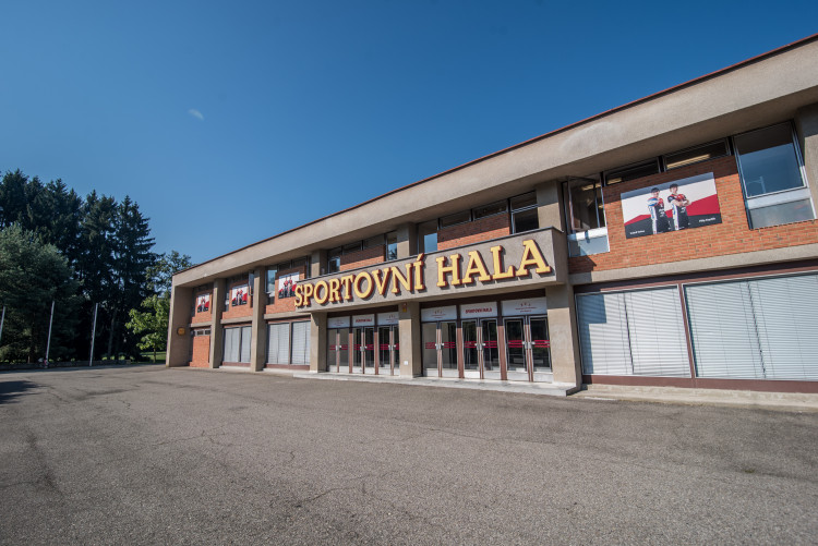 Sportovní hala bude na novou sezonu připravena. O restauraci mají znovu zájem volejbalisté