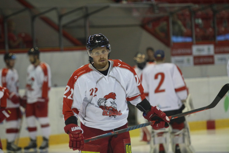 Kohouti zvládli první domácí přípravný zápas, Třinec porazili v nájezdech 3:2