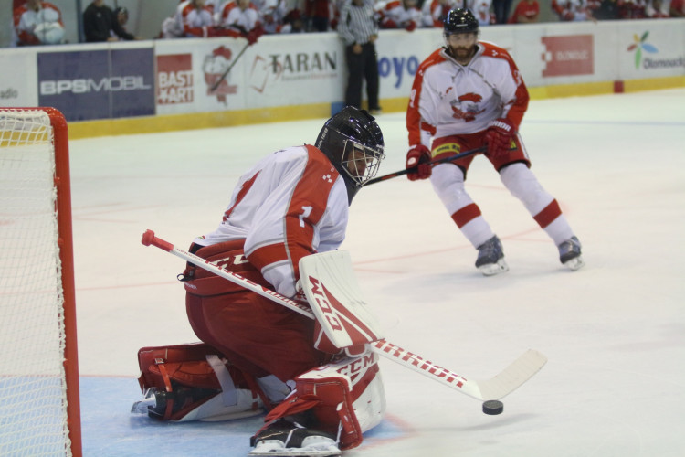 Kohouti zvládli první domácí přípravný zápas, Třinec porazili v nájezdech 3:2