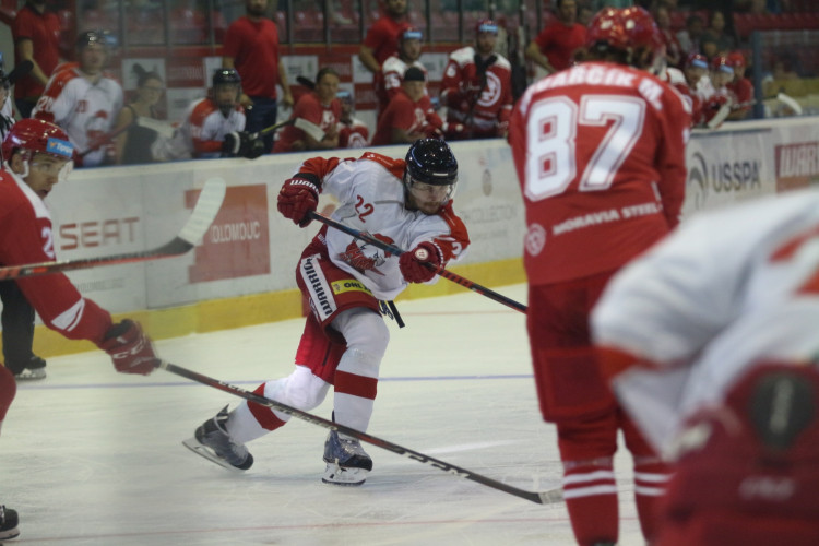 Kohouti zvládli první domácí přípravný zápas, Třinec porazili v nájezdech 3:2