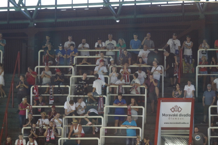 Kohouti zvládli první domácí přípravný zápas, Třinec porazili v nájezdech 3:2