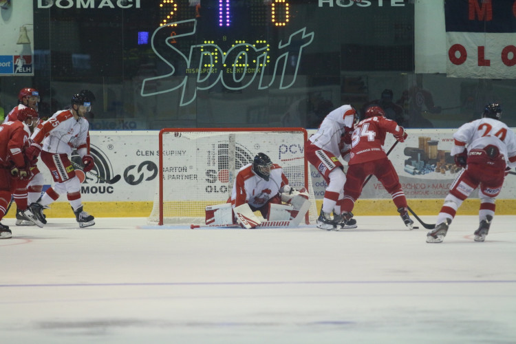 Kohouti zvládli první domácí přípravný zápas, Třinec porazili v nájezdech 3:2