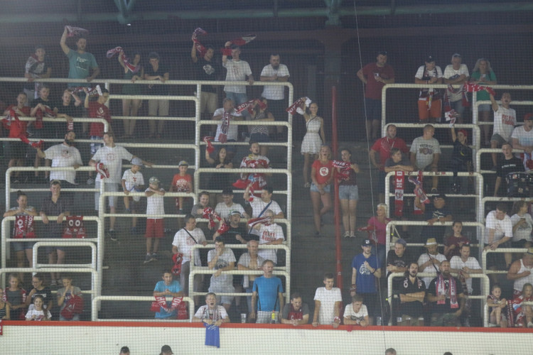 Kohouti zvládli první domácí přípravný zápas, Třinec porazili v nájezdech 3:2