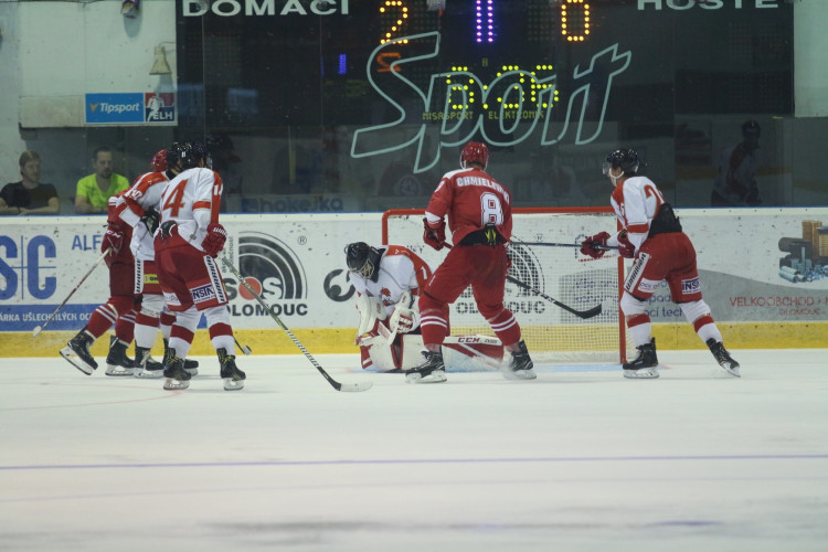Kohouti zvládli první domácí přípravný zápas, Třinec porazili v nájezdech 3:2