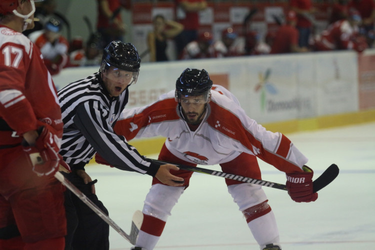 Kohouti zvládli první domácí přípravný zápas, Třinec porazili v nájezdech 3:2