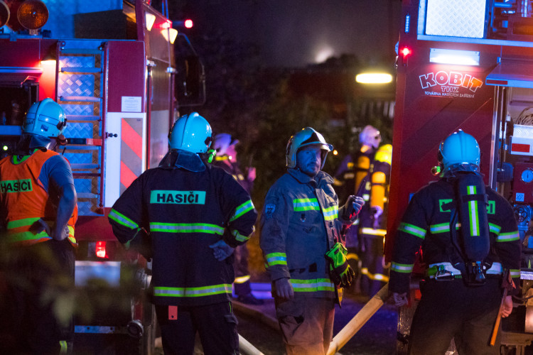 Požár skládky na Proseči