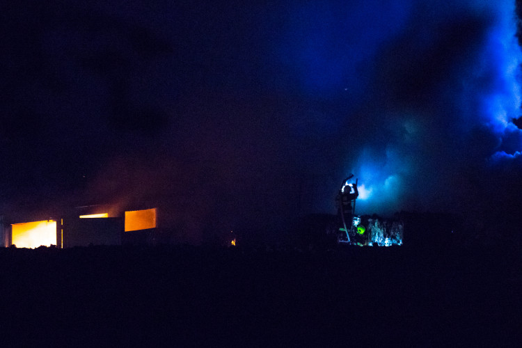 Požár skládky na Proseči