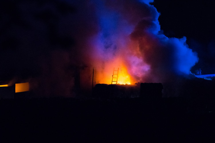 Požár skládky na Proseči