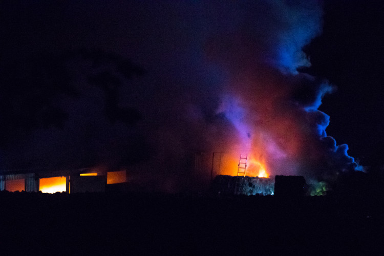 Požár skládky na Proseči