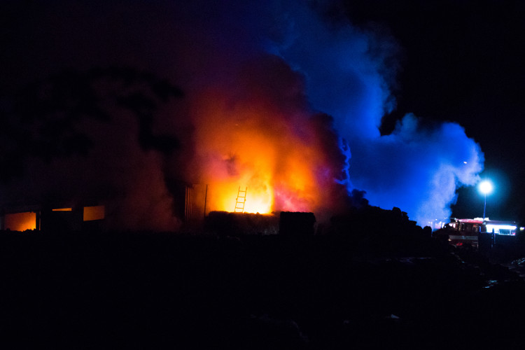 Požár skládky na Proseči