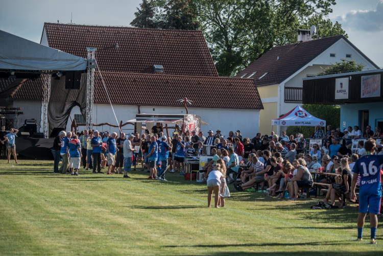 S fotbalisty a hasiči v Plané slavily i legendy pražské Sparty