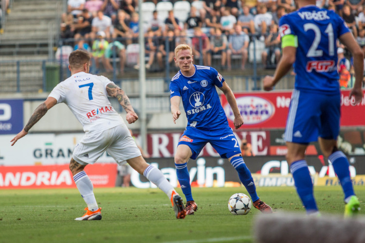FOTOGALERIE: Sigma padla s Baníkem na hřišti i na tribunách. Tady jsou fotky