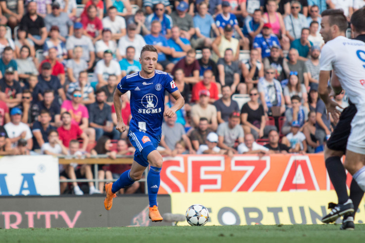 FOTOGALERIE: Sigma padla s Baníkem na hřišti i na tribunách. Tady jsou fotky