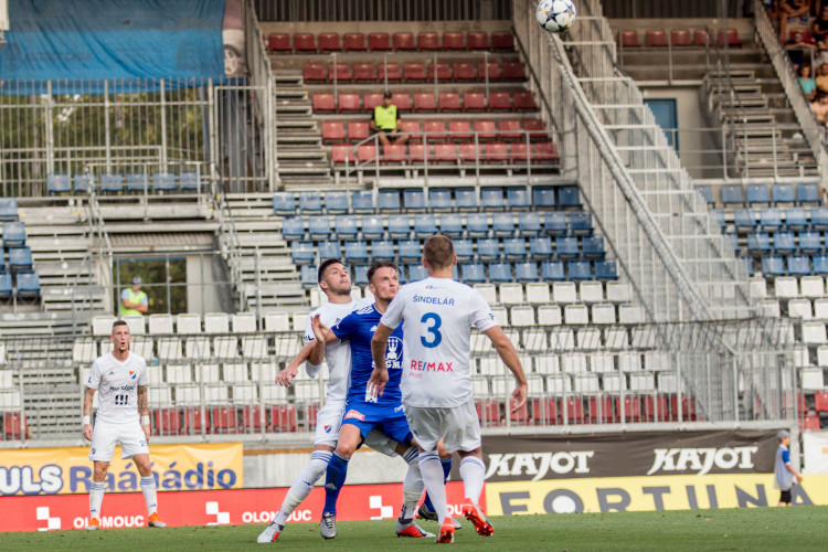 FOTOGALERIE: Sigma padla s Baníkem na hřišti i na tribunách. Tady jsou fotky