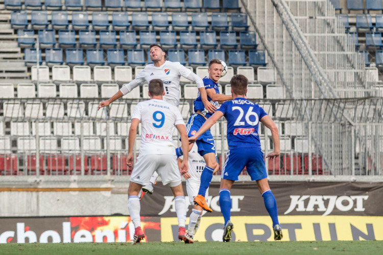 FOTOGALERIE: Sigma padla s Baníkem na hřišti i na tribunách. Tady jsou fotky