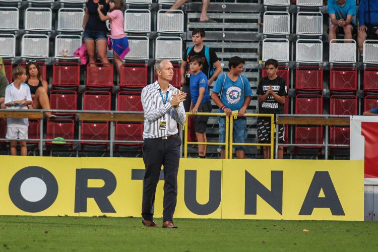 FOTOGALERIE: Sigma padla s Baníkem na hřišti i na tribunách. Tady jsou fotky