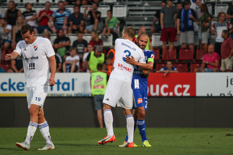 FOTOGALERIE: Sigma padla s Baníkem na hřišti i na tribunách. Tady jsou fotky