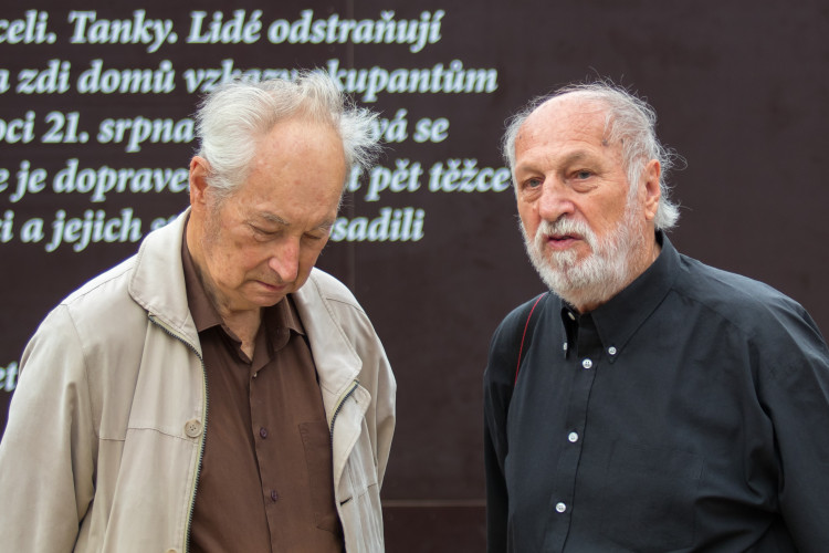 Pietní akt před libereckou radnicí