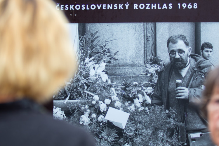 Pietní akt před libereckou radnicí