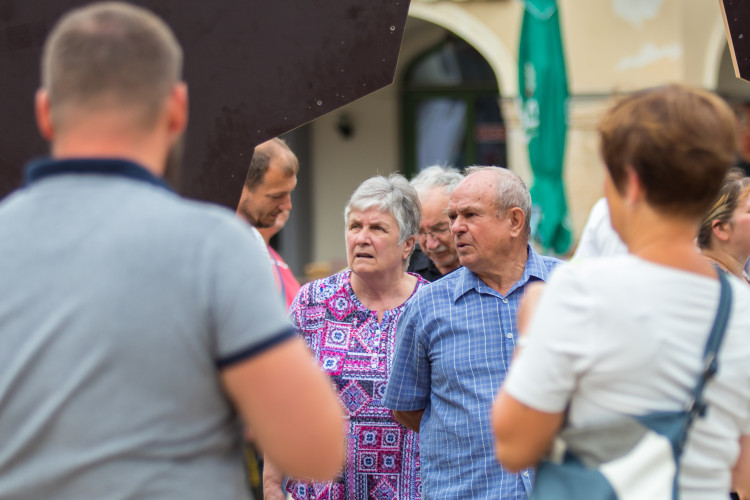 Pietní akt před libereckou radnicí
