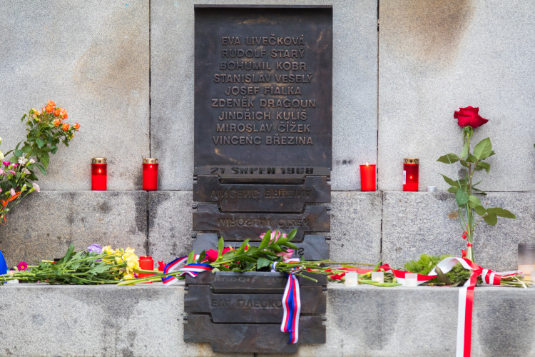 Pietní akt před libereckou radnicí