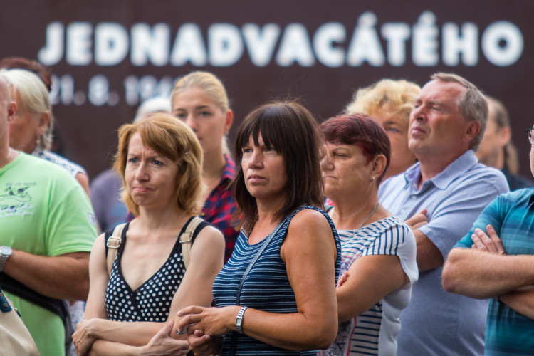 Pietní akt před libereckou radnicí