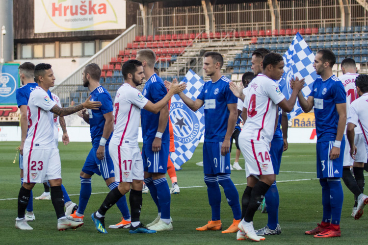 FOTOGALERIE: Celý stadion jim tleskal vestoje. Sigma ukázala, že vyhrát proti Seville není nemožné