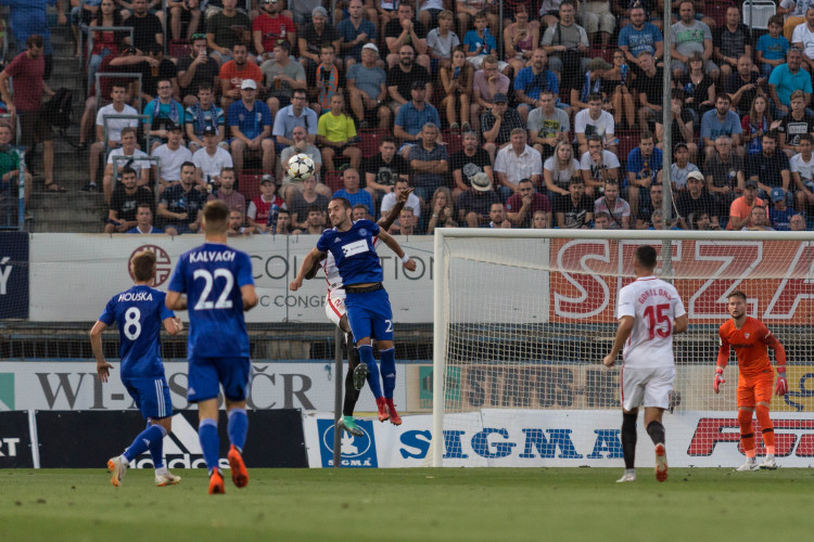 FOTOGALERIE: Celý stadion jim tleskal vestoje. Sigma ukázala, že vyhrát proti Seville není nemožné