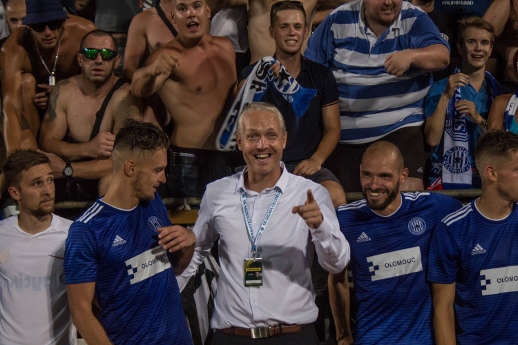 FOTOGALERIE: Celý stadion jim tleskal vestoje. Sigma ukázala, že vyhrát proti Seville není nemožné