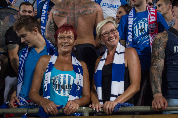 FOTOGALERIE: Celý stadion jim tleskal vestoje. Sigma ukázala, že vyhrát proti Seville není nemožné