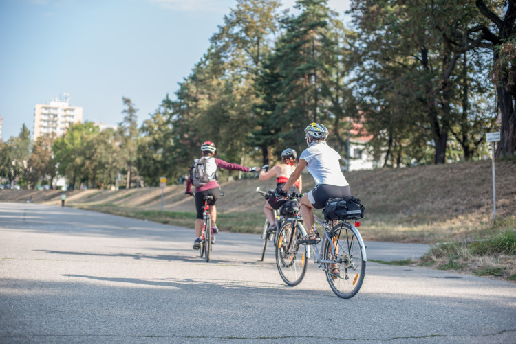 Na cyklostezky v Budějcích dohlíží policisté