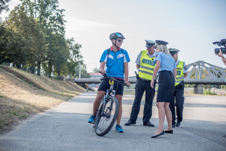 Na cyklostezky v Budějcích dohlíží policisté