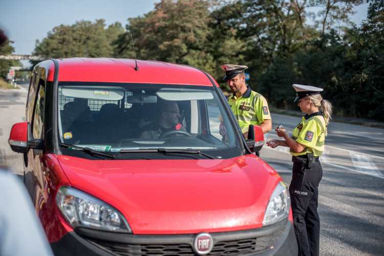 Řídím, piju nealko na silnici u Štilce