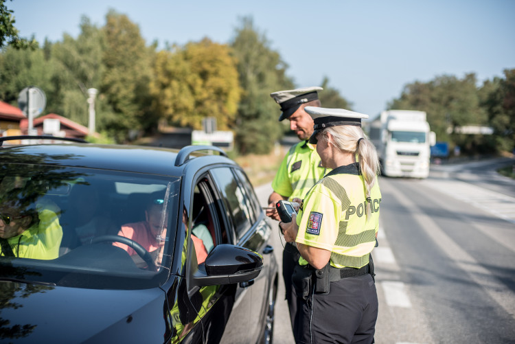 Řídím, piju nealko na silnici u Štilce