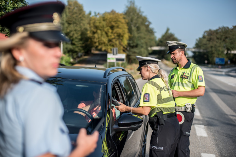 Řídím, piju nealko na silnici u Štilce