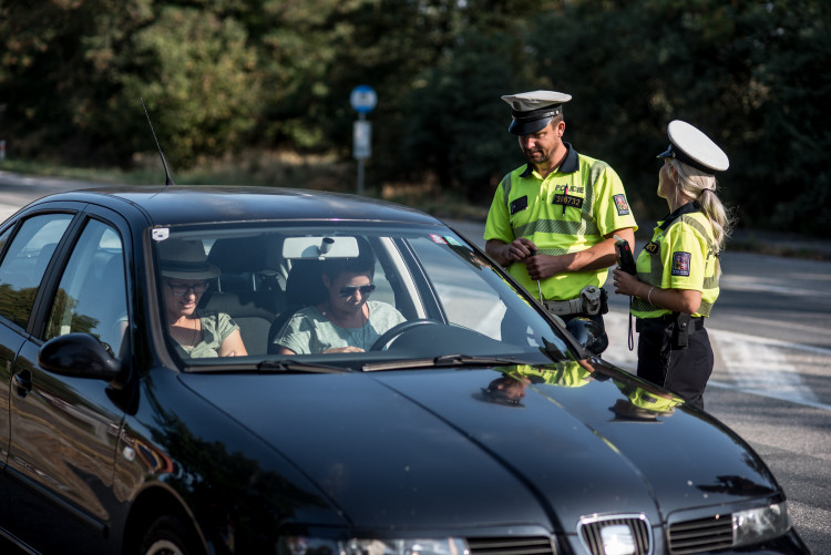 Řídím, piju nealko na silnici u Štilce