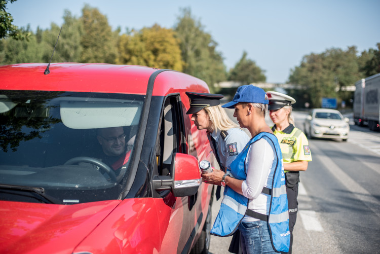 Řídím, piju nealko na silnici u Štilce