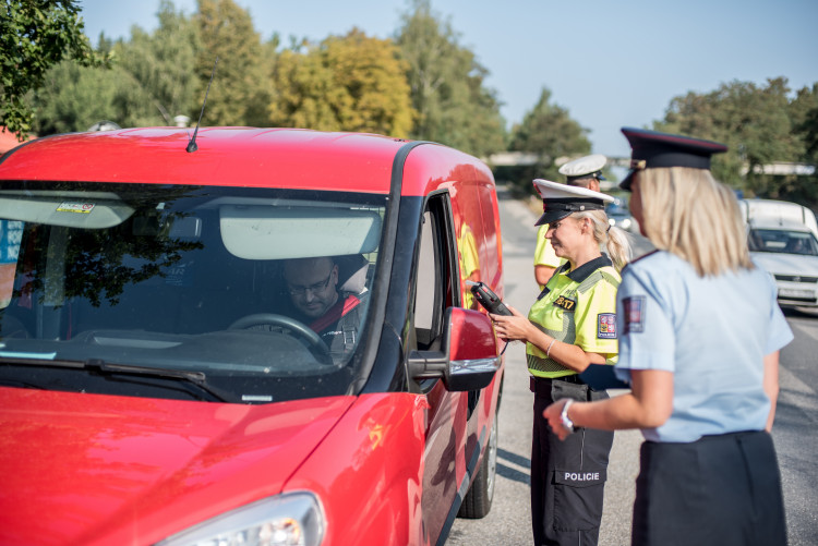 Řídím, piju nealko na silnici u Štilce