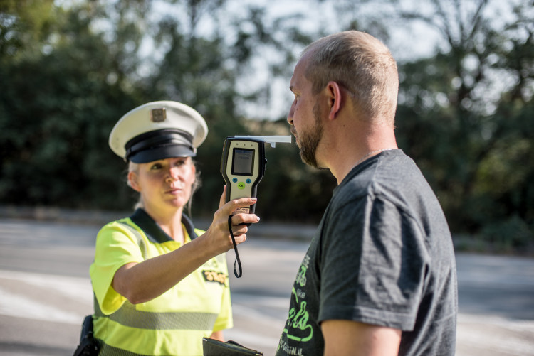 Řídím, piju nealko na silnici u Štilce