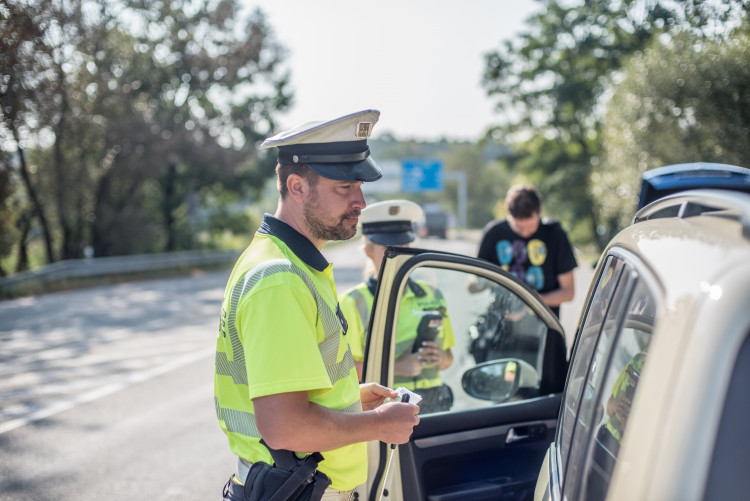 Řídím, piju nealko na silnici u Štilce