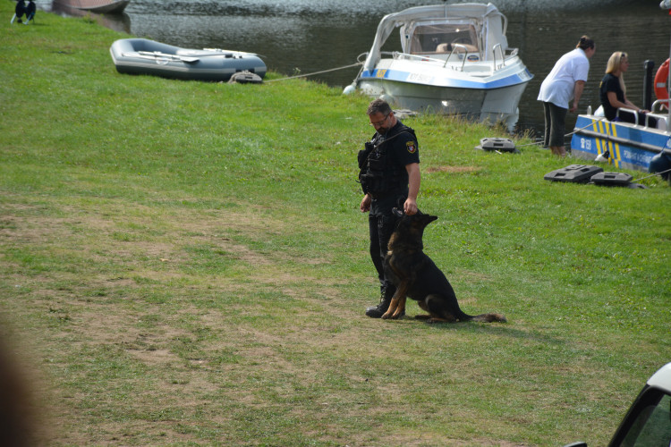 Eliščino nábřeží obsadila záchranářská technika
