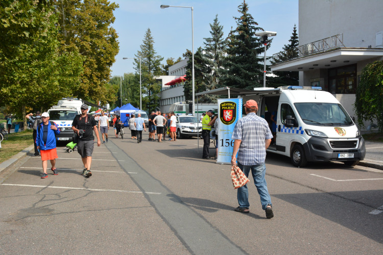 Eliščino nábřeží obsadila záchranářská technika