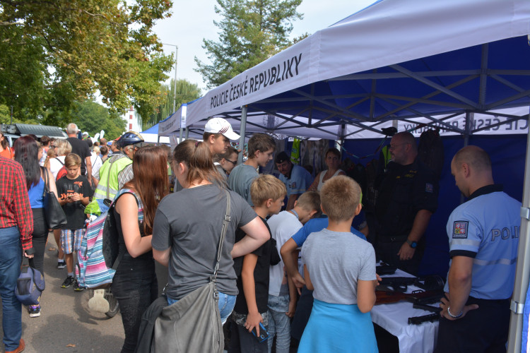 Eliščino nábřeží obsadila záchranářská technika